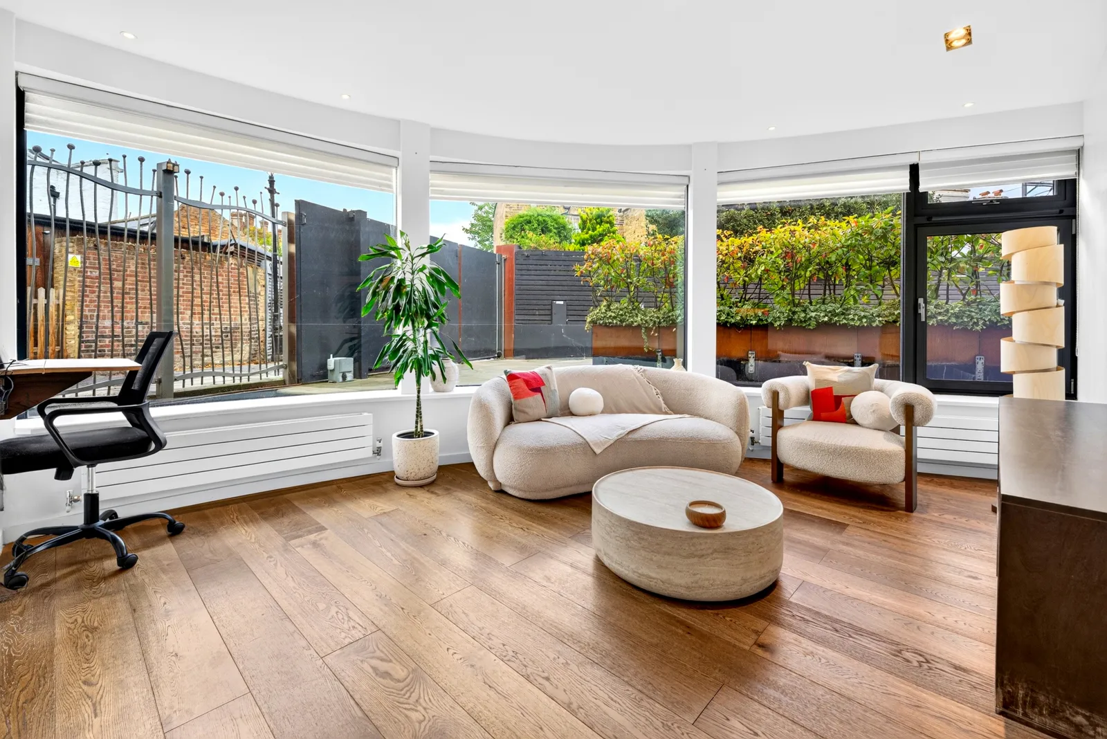 Flat Hartland Road in Greater London