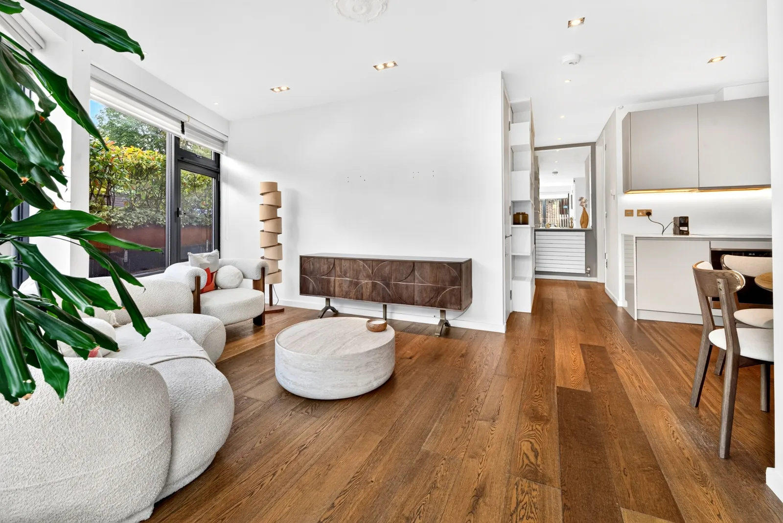 Flat Hartland Road in Greater London