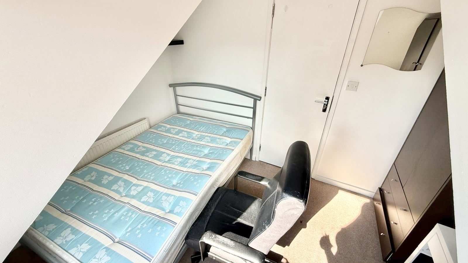 Room Heeley Road in Birmingham