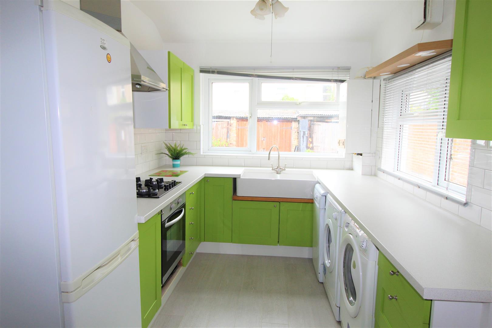 Flat Kidderminster Road in Greater London