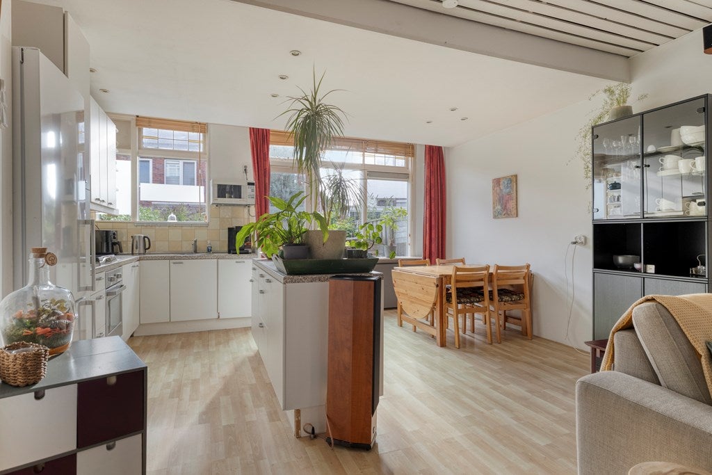 Tussenwoning te koop: Fahrenheitstraat 23, Schiedam