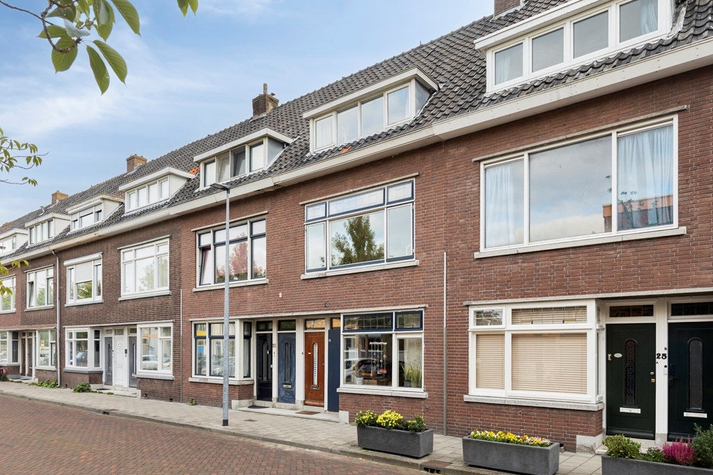 Tussenwoning te koop: Fahrenheitstraat 23, Schiedam