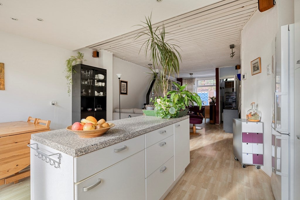 Tussenwoning te koop: Fahrenheitstraat 23, Schiedam