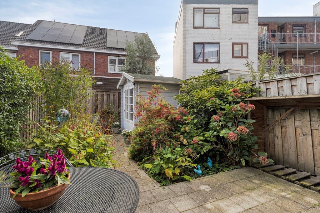 Tussenwoning te koop: Fahrenheitstraat 23, Schiedam