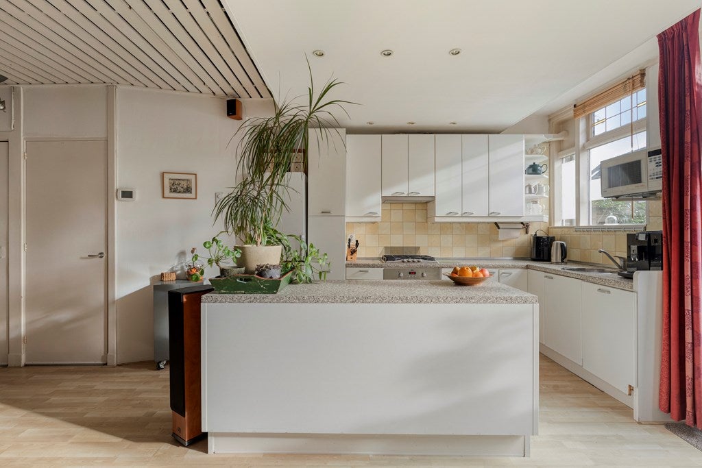 Tussenwoning te koop: Fahrenheitstraat 23, Schiedam