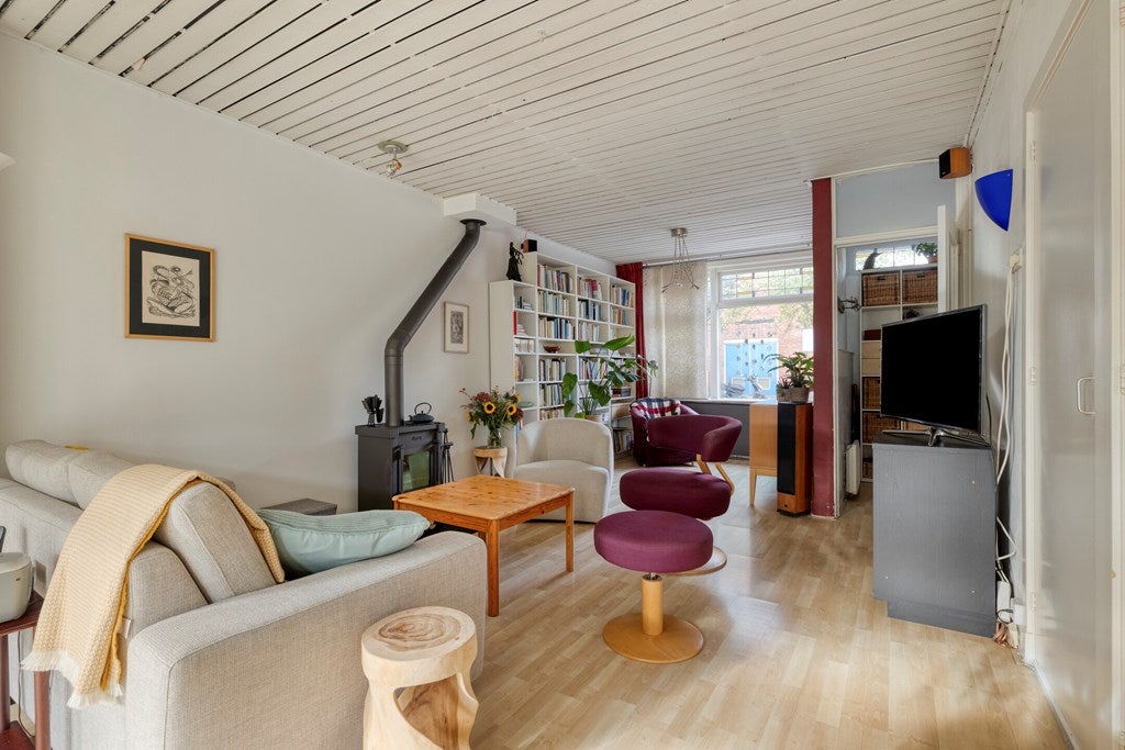 Tussenwoning te koop: Fahrenheitstraat 23, Schiedam