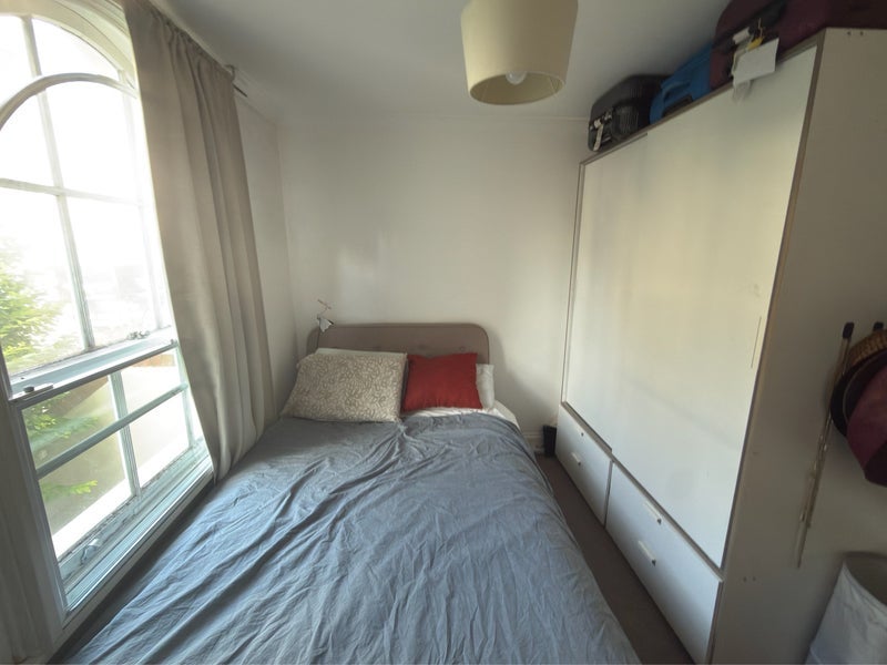 Room Balls Pond Road in Greater London