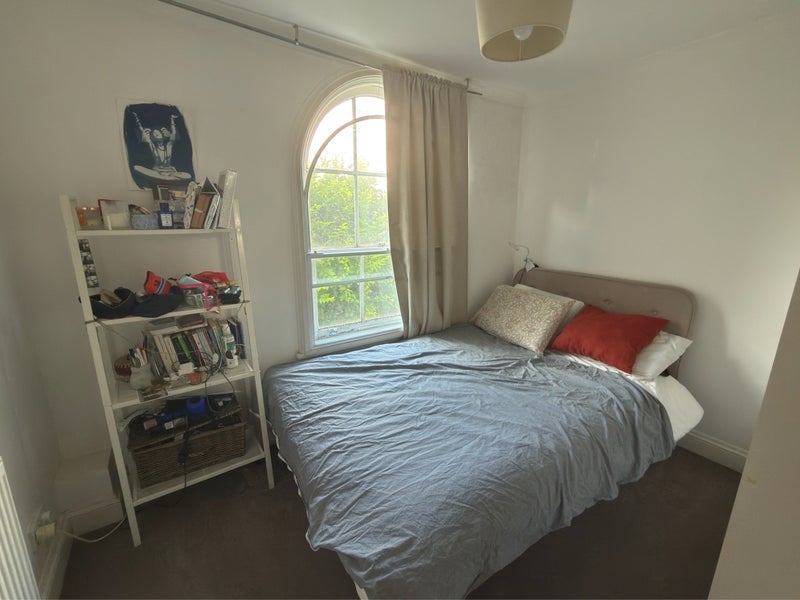 Room Balls Pond Road in Greater London