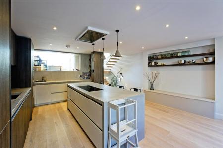 Flat Quickswood in Greater London