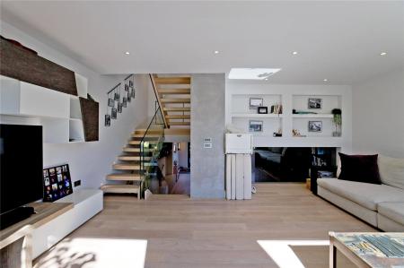 Flat Quickswood in Greater London