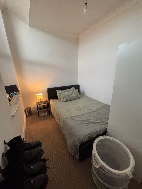 Room Dundas Street in Bonnyrigg