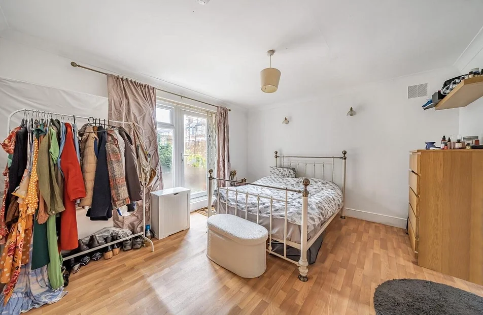Flat Verdant Lane in Greater London