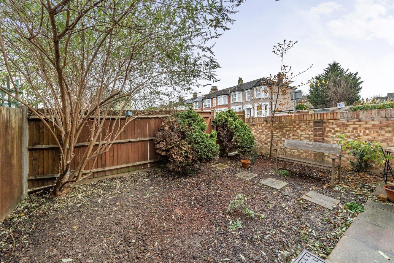 Flat Verdant Lane in Greater London