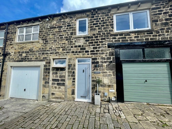 Flat Apperley Lane in Leeds