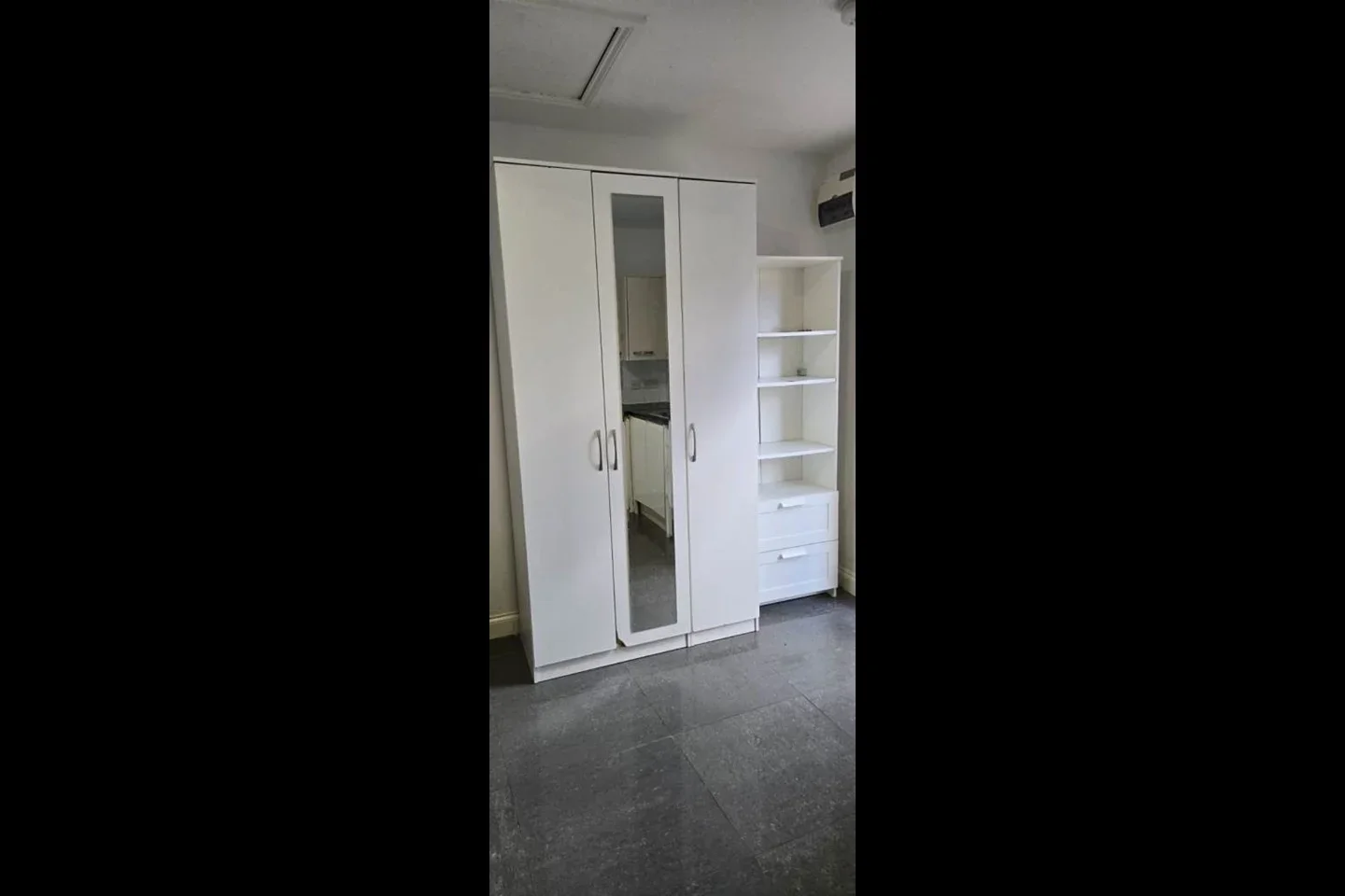 Flat Olive Road in Greater London
