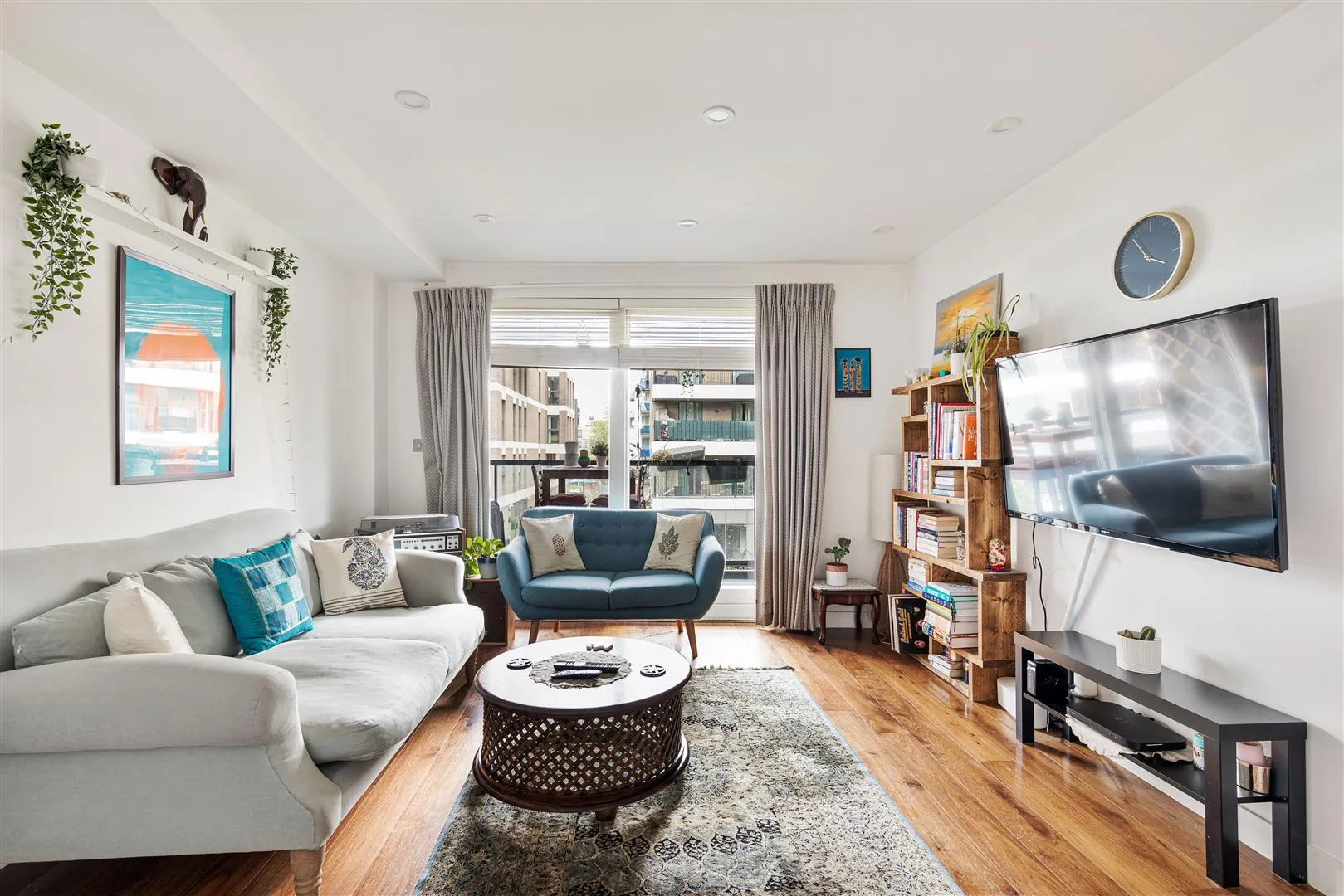 Flat Orsman Road in Greater London