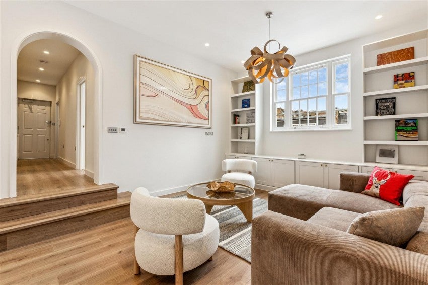 Flat Cheval Place in Greater London