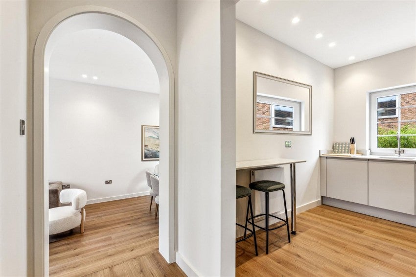 Flat Cheval Place in Greater London