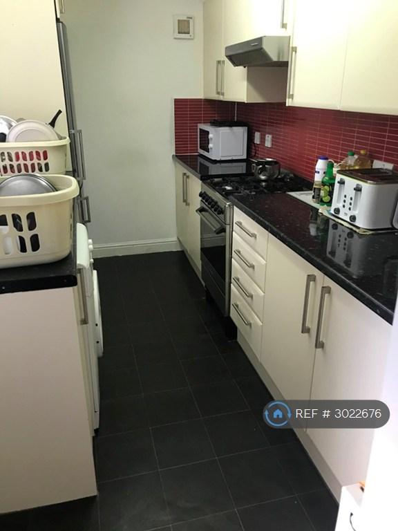 Room Charnwood Road in Bradford