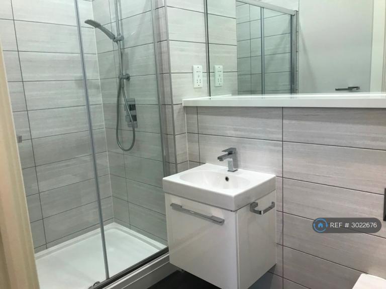 Room Charnwood Road in Bradford