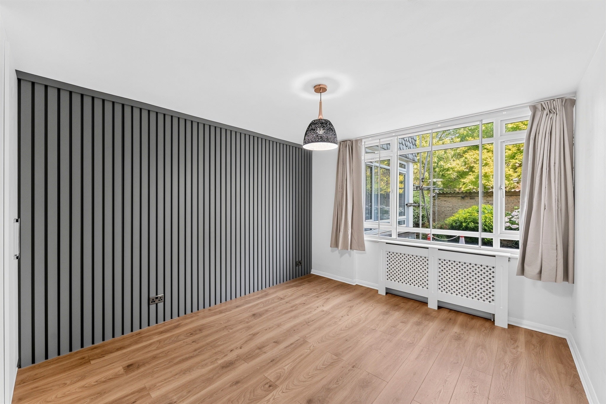 Flat Princes Way in Greater London