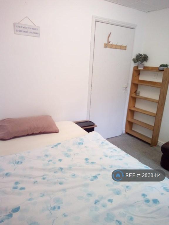 Room West Park Street in Kirklees
