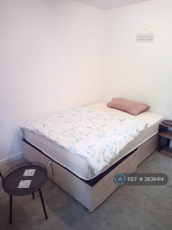 Room West Park Street in Kirklees