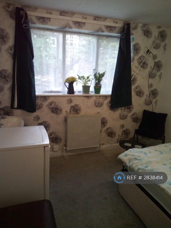 Room West Park Street in Kirklees