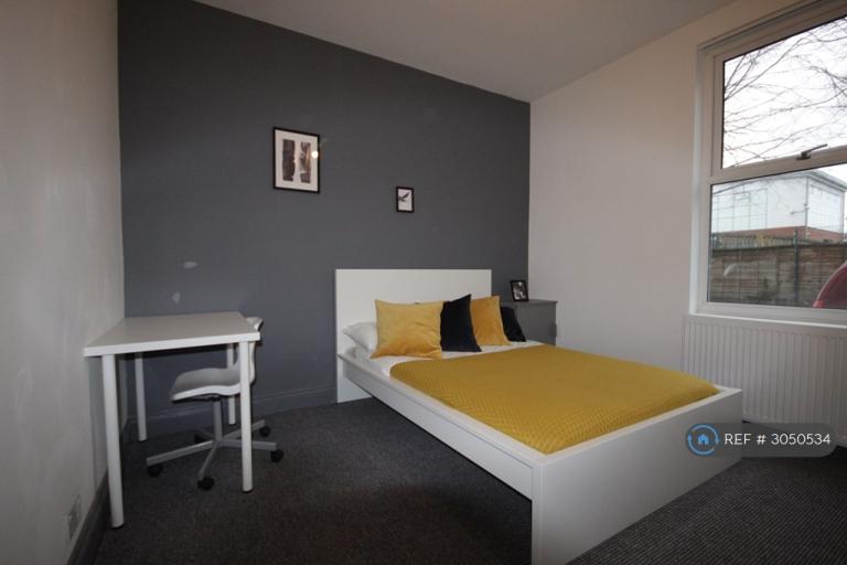 Room Alpha Street in Salford