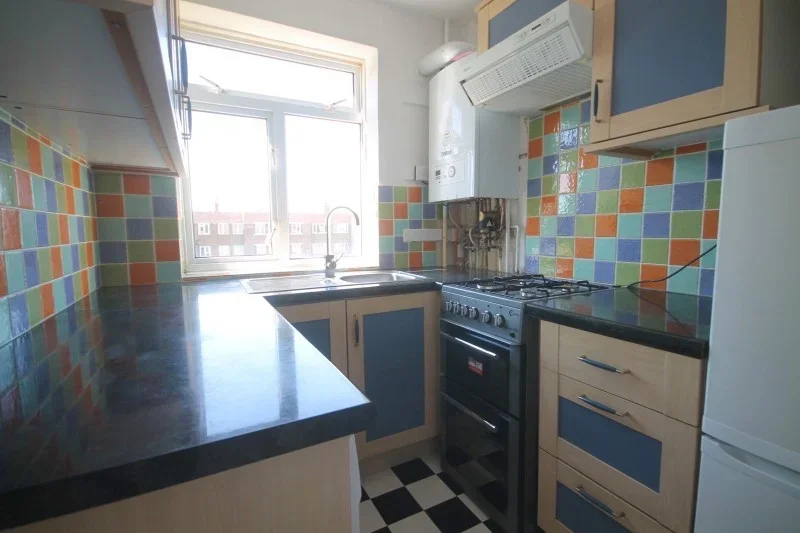 Flat Kimber Road in Greater London
