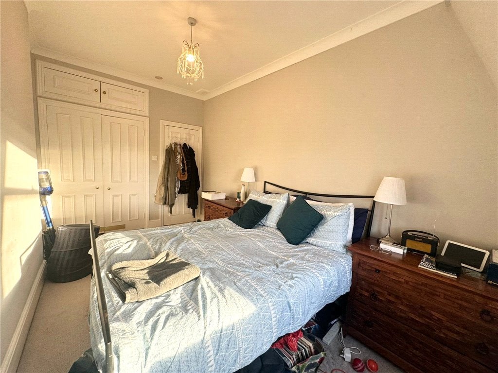 Flat Sinclair Road in Greater London
