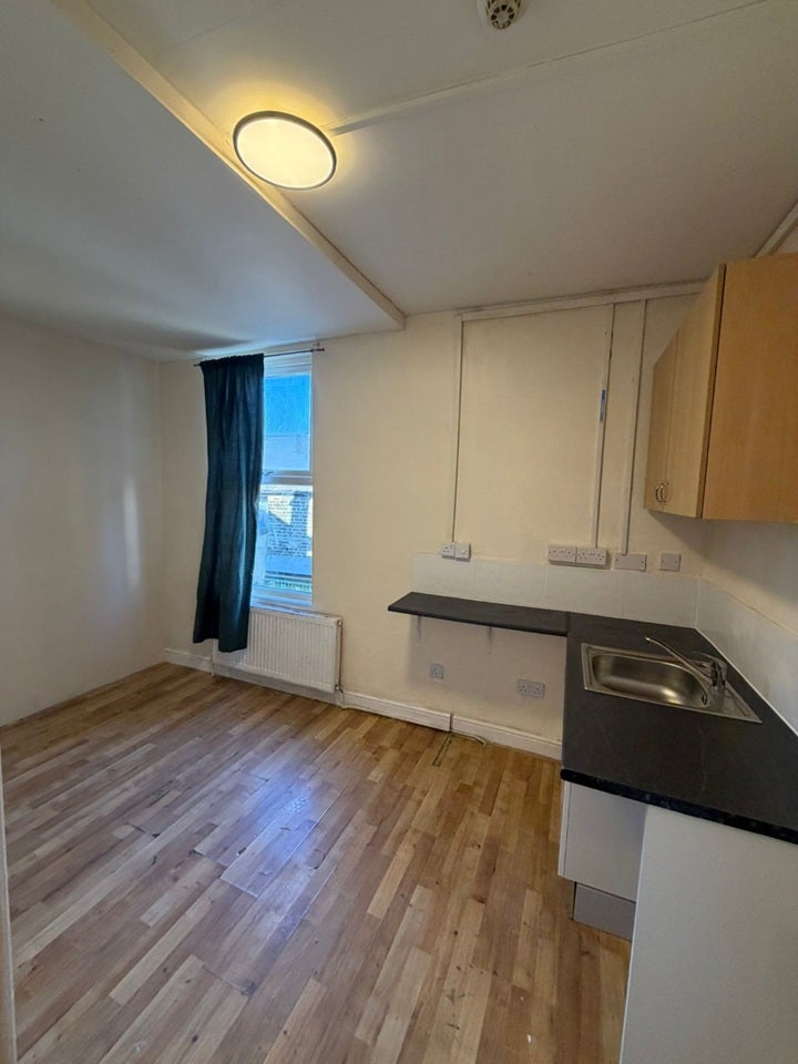 Flat Chatsworth Road in Greater London