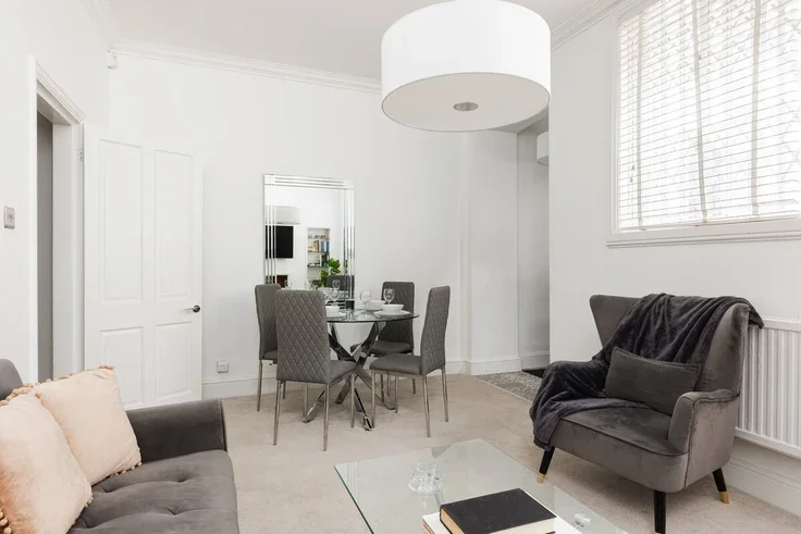 Flat Lennox Gardens in Greater London