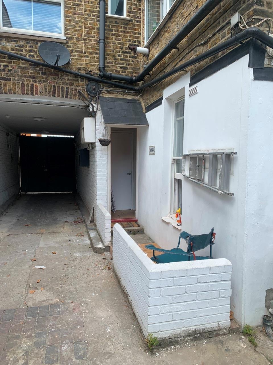 Flat Saint John's Hill in Greater London