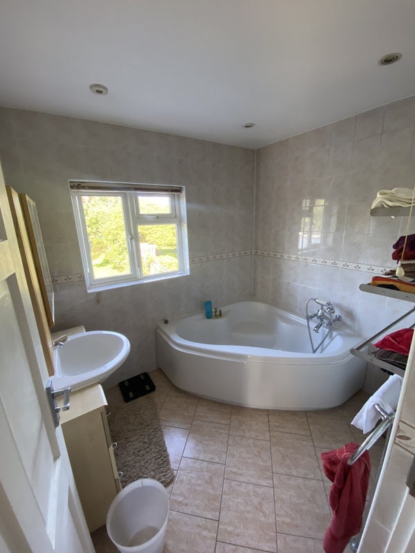 Room Kings Hall Road in Greater London