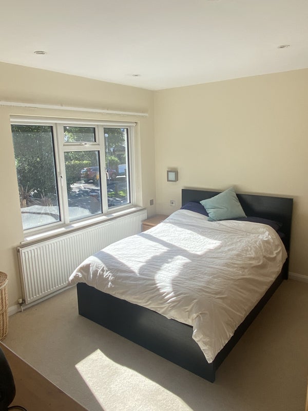 Room Kings Hall Road in Greater London