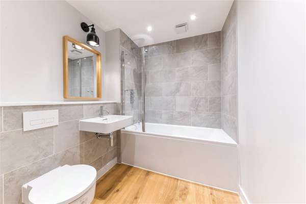 Flat Marischal Road in Greater London