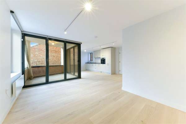 Flat Marischal Road in Greater London
