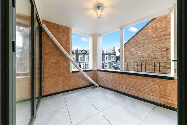 Flat Marischal Road in Greater London