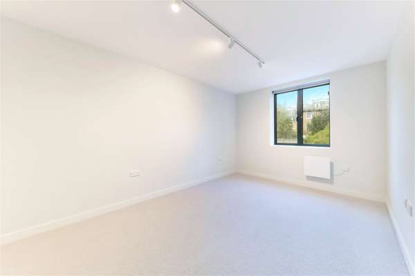 Flat Marischal Road in Greater London