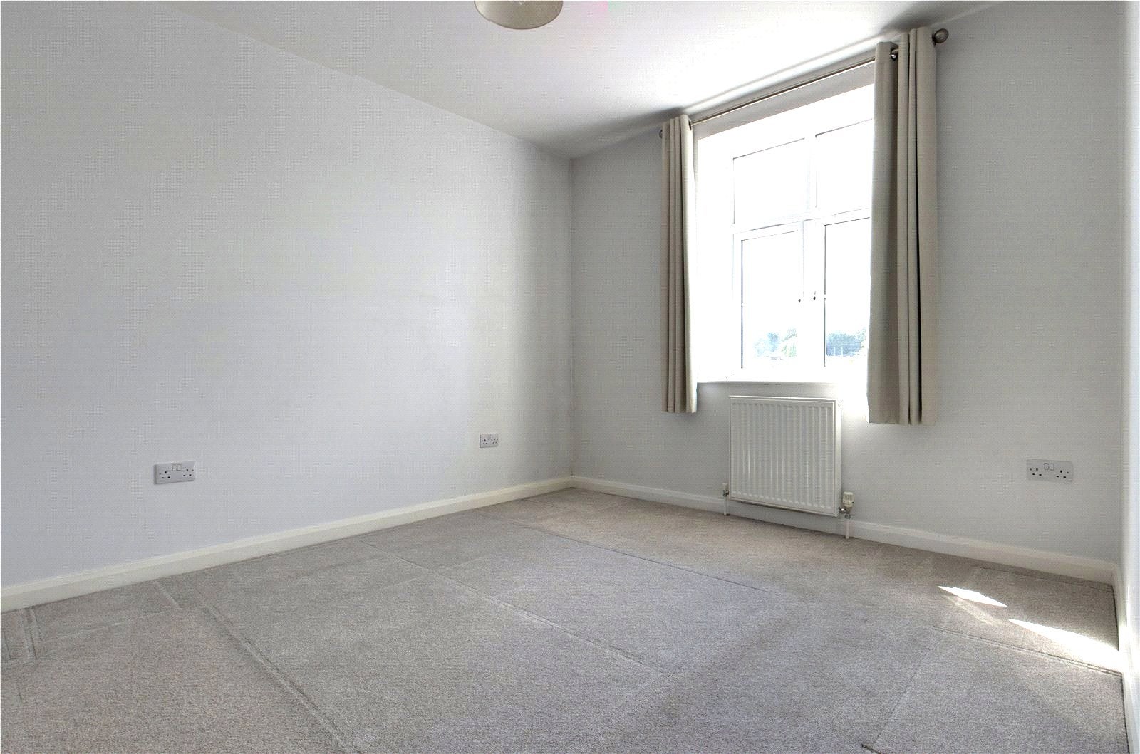 Flat Grange Lane in Aldermaston Wharf