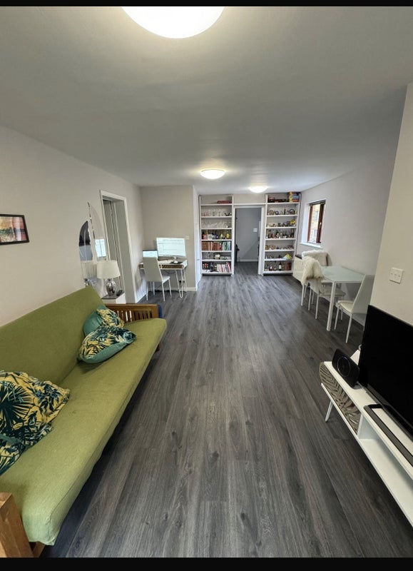 Flat Roding Mews in Greater London