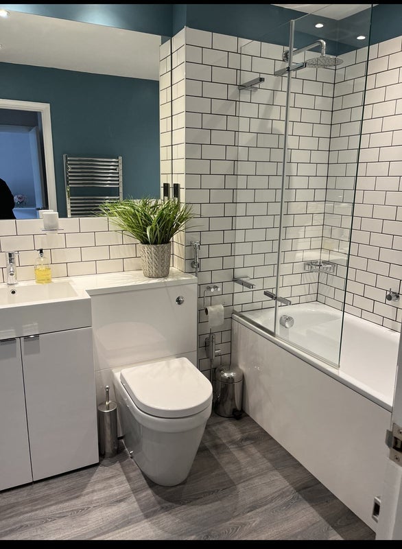 Flat Roding Mews in Greater London