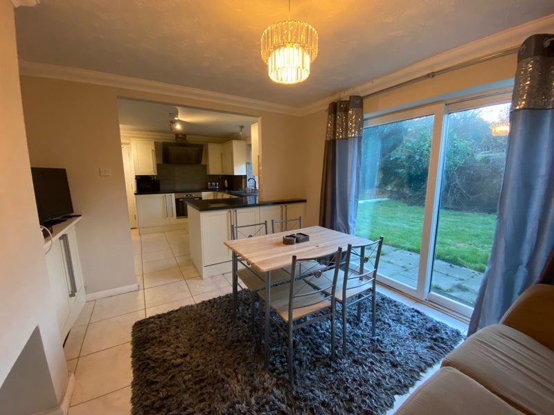 Room Gloucester Road in Crawley