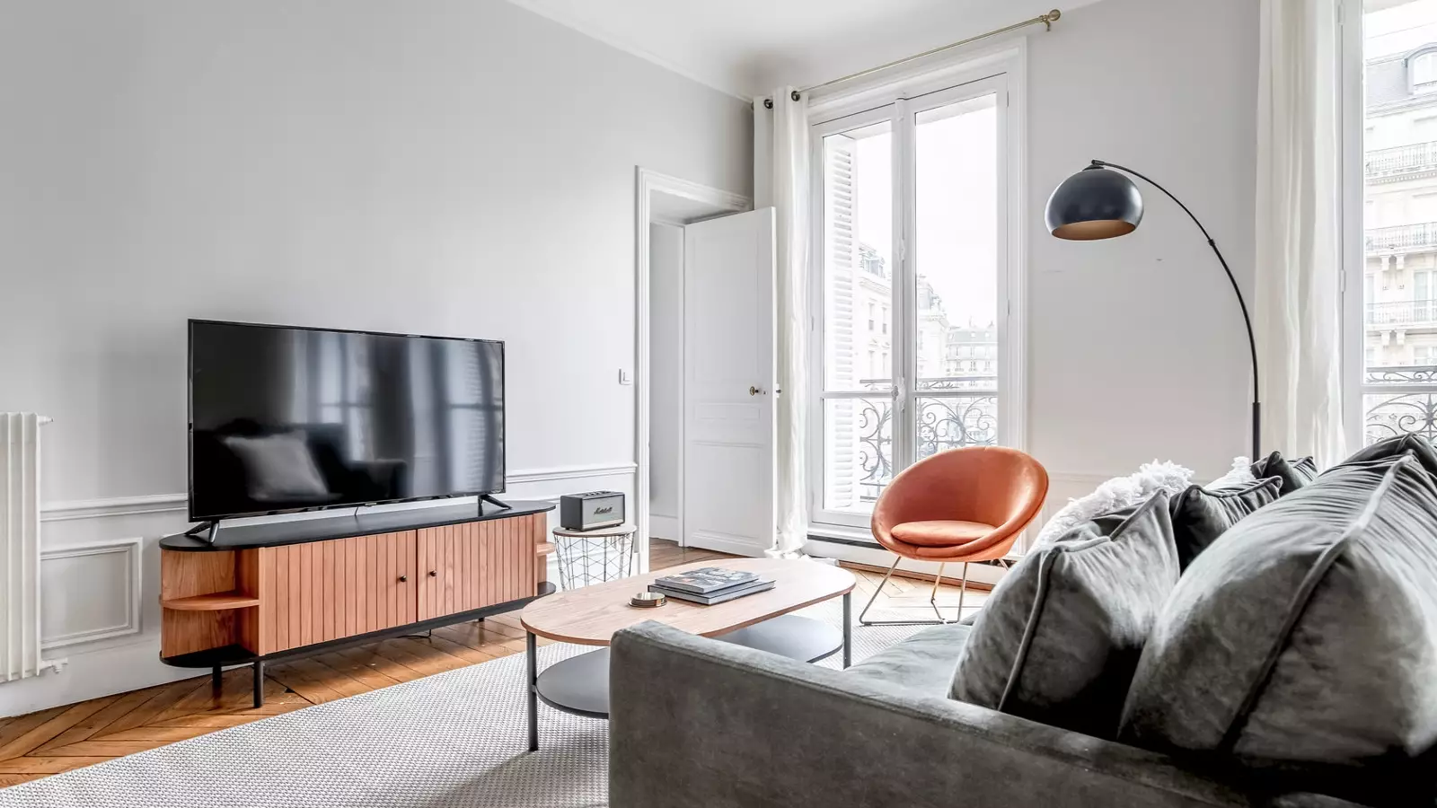 Flat Avenue Carnot in Paris