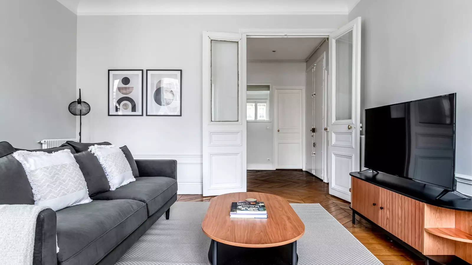Flat Avenue Carnot in Paris