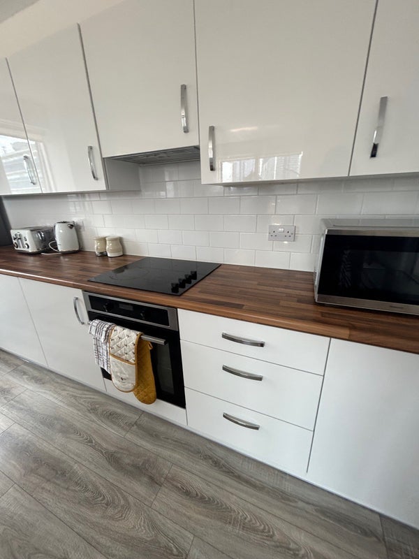 Room Deverell Street in Greater London