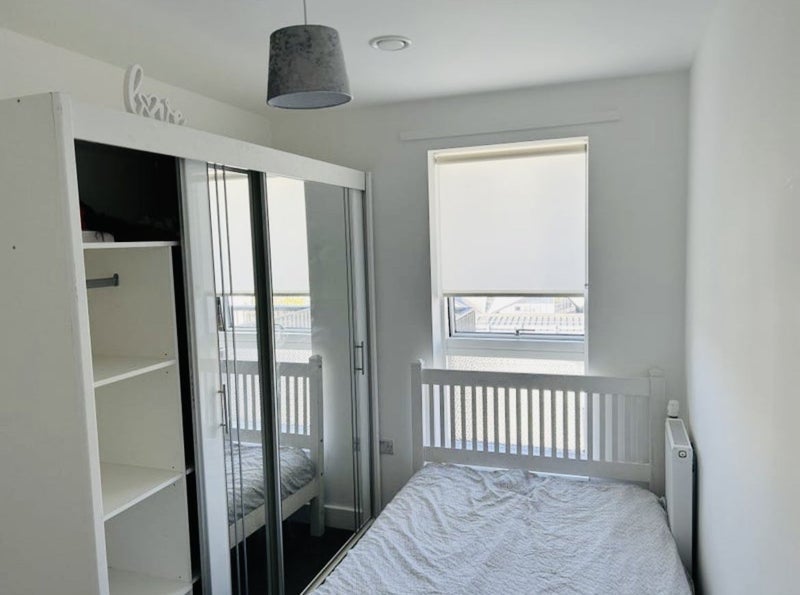 Room Deverell Street in Greater London