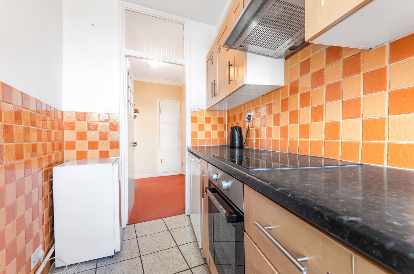 Flat Willesden Lane in London
