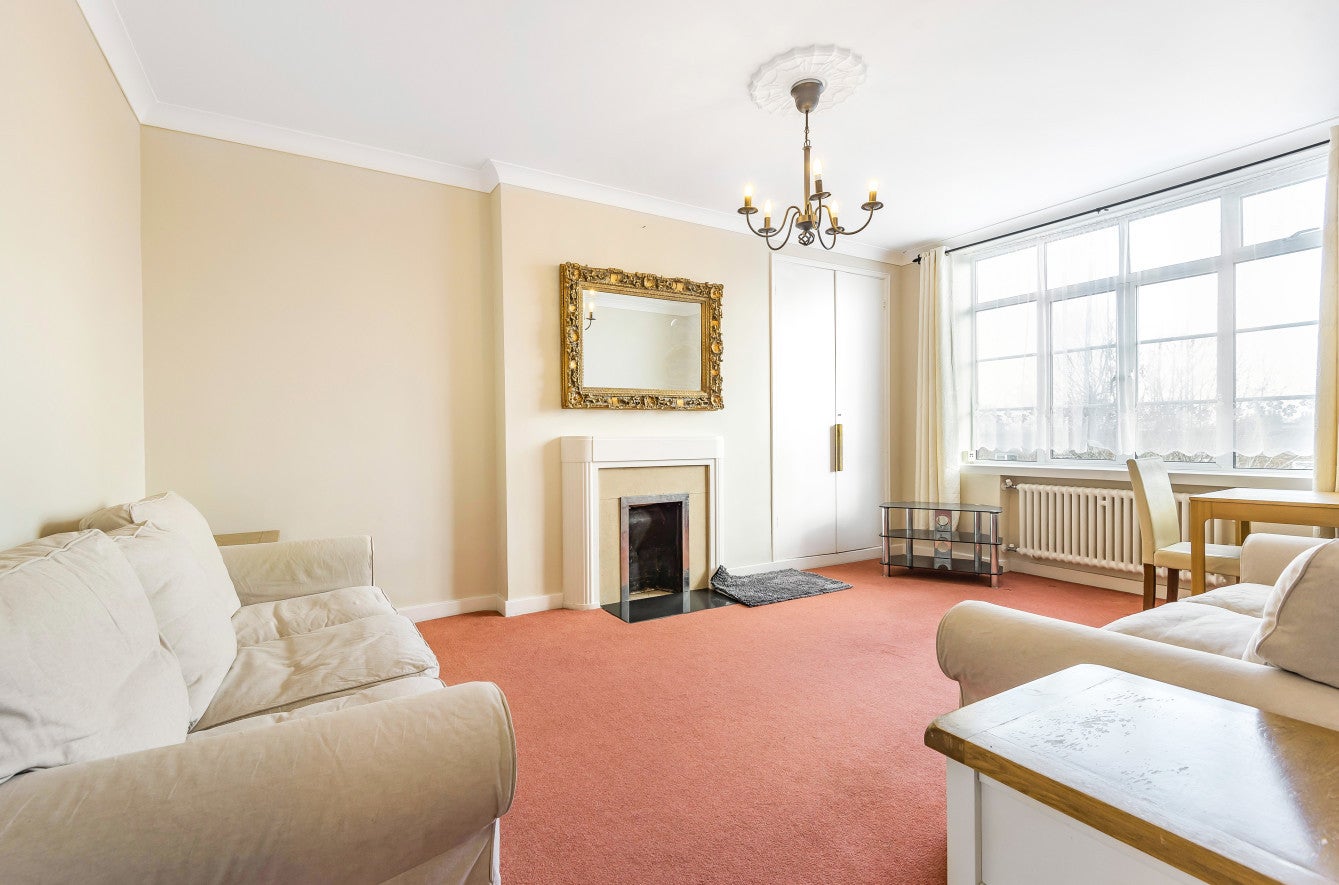 Flat Willesden Lane in London